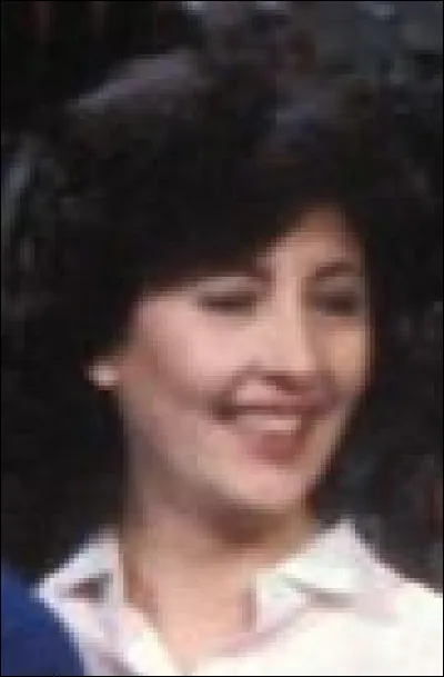 Incarnant une femme classique confront&eacute;e &agrave; des situations loufoques, c'est ?