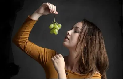 En Espagne, que repr&eacute;sente la tradition de manger douze grains de raisin &agrave; minuit ?