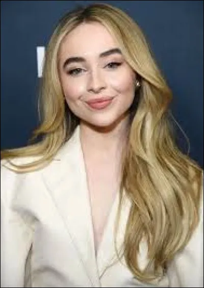 Combien Sabrina Carpenter a-t-elle de s�urs ?
