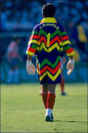 Jorge Campos, qui marqua plus de 30 buts dans sa carrire, avait, outre son got pour les maillots excentriques, une autre particularit amusante  ses dbuts dans le championnat mexicain...