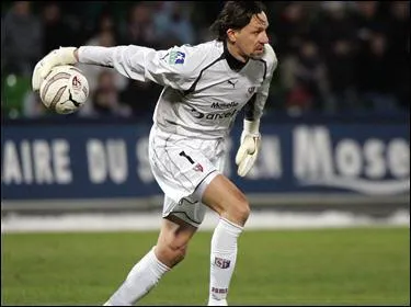 Ce gardien est le seul  avoir inscrit un but en L1 ! C'tait en 1996 avec Nancy, contre Lens, du pied droit, pour arracher l'galisation  la 90me minute. .