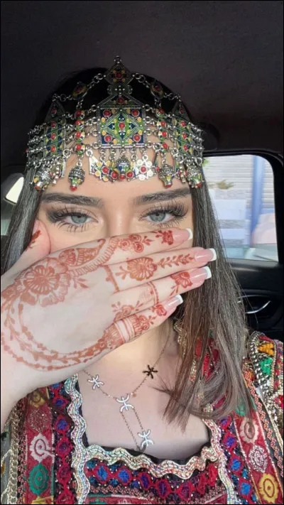 Quelle r&eacute;gion est c&eacute;l&egrave;bre pour ses bijoux et habits traditionnels en argent ?