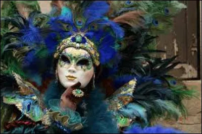 Quel personnage masqu&eacute; est embl&eacute;matique du carnaval de Venise ?