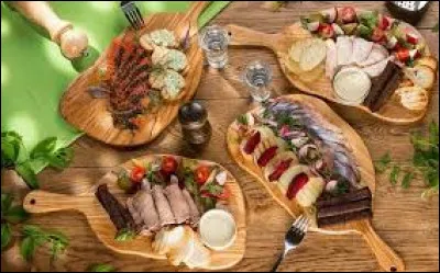 Quel fromage italien est vieilli dans des grottes naturelles ?