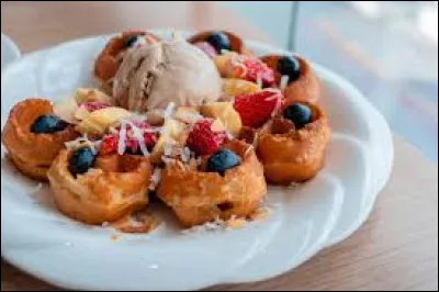 Quel dessert turc est une cr&egrave;me &agrave; base de lait parfum&eacute;e &agrave; la fleur d�oranger ou &agrave; la cannelle ?