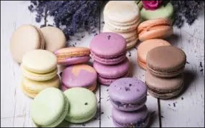 Quel dessert australien ou n&eacute;o-z&eacute;landais est &agrave; base de meringue croustillante et de fruits ?