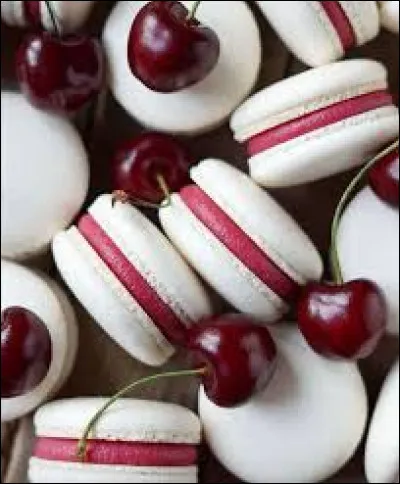 Quel dessert britannique est un m&eacute;lange de fraises, meringue et cr&egrave;me fouett&eacute;e ?