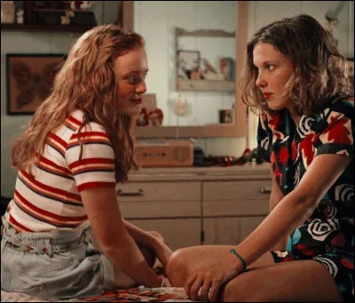 Lorsque Max fait une soir&eacute;e pyjama chez Eleven, quelle histoire lui lit-elle ?