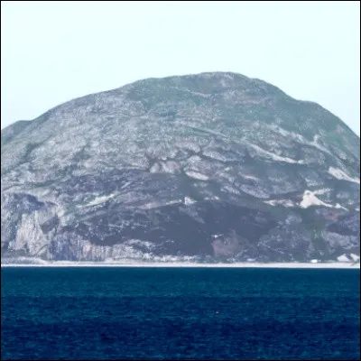 Quel objet du sport poss&egrave;de un diam&egrave;tre maximal de 30,48 cm ?