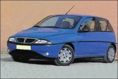 Quel est le nom de cette voiture bleue ?