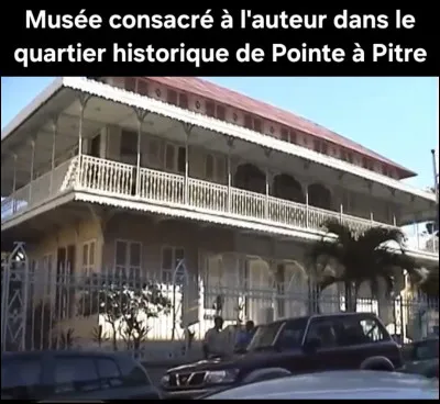 N&eacute;(e) &agrave; Pointe-&agrave;-Pitre en Guadeloupe, c'est apr&egrave;s son s&eacute;jour en Chine en 1920 qu'il (elle) entreprend une exp&eacute;dition en Mongolie.Prix Nobel de litt&eacute;rature 1960, il (elle) avait pris pour pseudonyme Saint John Perse, quel &eacute;tait son nom de naissance ?