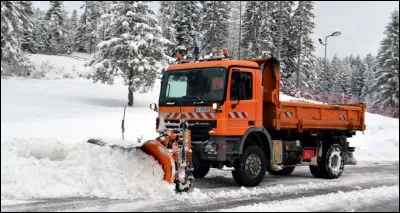 Quel est cet appareil indispensable lorsque la couche de neige devient importante ?