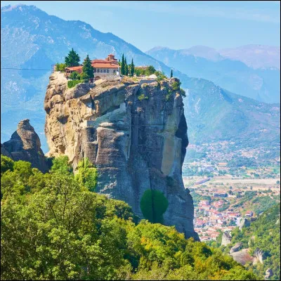 Dans quel pays se trouvent les monast&egrave;res des M&eacute;t&eacute;ores ?