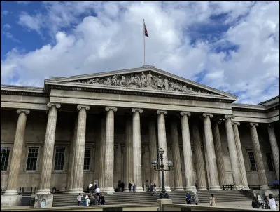 Comment se nomme le c&eacute;l&egrave;bre mus&eacute;e londonien ?