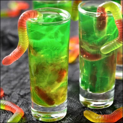 Lors de cette soir&eacute;e, quelle boisson la reine Lagune lui ordonne-t-elle d�aller chercher au buffet ?