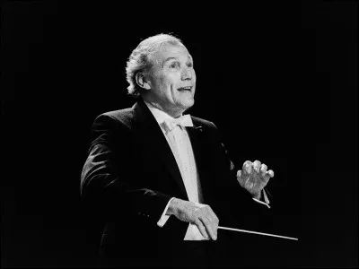 La baguette d'osier refendue servant &agrave; relier les cercles des tonneaux avait pour nom...