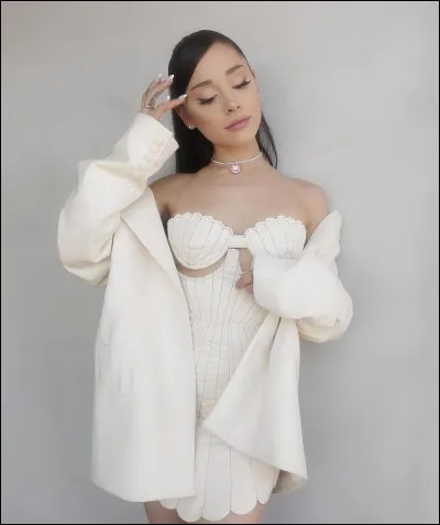 Quelle chanson n'est pas de Ariana Grande ?