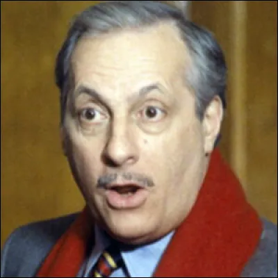 Levez votre petit doigt, et saisissez d&eacute;licatement l'anse de la tasse, concentrez-vous, et surtout, tenez bien votre biscotte !