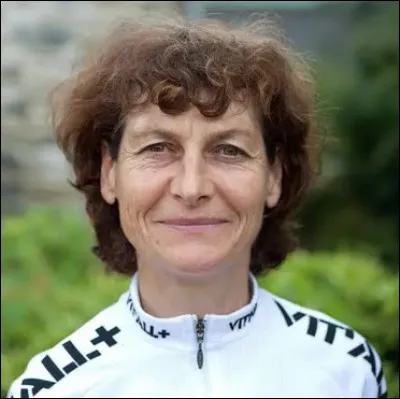 Qui est cette cycliste, 62 fois championne de France, 13 fois championne du monde, 1 fois championne olympique, titulaire de 38 records du monde ?