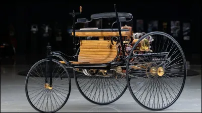 En 1858, qu'a invent&eacute; J. J. &Eacute;tienne Lenoir, Fran&ccedil;ais d'origine belge, qui a ouvert la voie au d&eacute;veloppement de la premi&egrave;re automobile ?