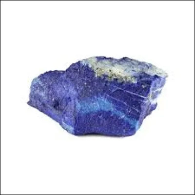 Avant de produire synth&eacute;tiquement le bleu outremer, quelle pierre semi-pr&eacute;cieuse broyait-on pour obtenir cette couleur ?