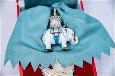 Quel pays accorde le titre de chevalier de l'ordre de l'&Eacute;l&eacute;phant ?