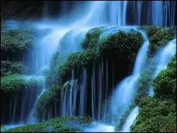 Le son voyage plus vite dans l'eau que dans l'air.