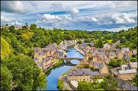 Dans quel d&eacute;partement se trouve la ville de Troyes ?