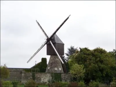 Terre de moulins  vent comme les Flandres, l'Anjou a engendr un petit moulin en bois typique que l'on ne trouve nulle part ailleurs, quel est son nom ?