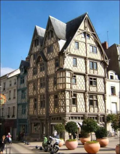 O se trouve la clbre Maison d'Adam ?