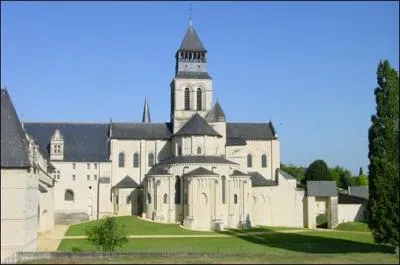 Quelle clbre abbaye renferme les gisants de quelques rois Plantagent et comtes d'Anjou comme Henri II et Richard Coeur de Lion ?