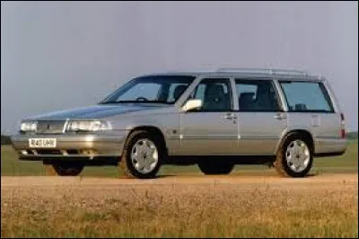 Nous commen&ccedil;ons avec cette su&eacute;doise, qui est une ...