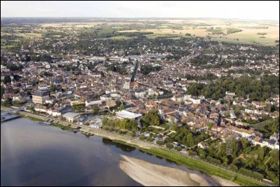 Quelle est cette ville de 10 000 habitants, deuxi&egrave;me ville du d&eacute;partement de la Ni&egrave;vre apr&egrave;s Nevers ?