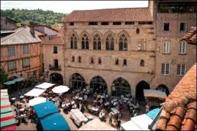 Quelle est cette ville de 9 800 habitants, deuxi&egrave;me ville du d&eacute;partement du Lot derri&egrave;re Cahors ?