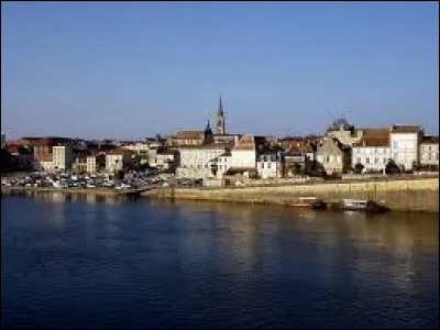 Quelle est cette ville de 27 000 habitants, deuxi&egrave;me ville du d&eacute;partement de la Dordogne derri&egrave;re P&eacute;rigueux ?