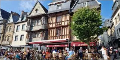 Quelle est cette ville de 20 000 habitants, deuxi&egrave;me ville du d&eacute;partement des C&ocirc;tes-d'Armor apr&egrave;s Saint-Brieuc ?