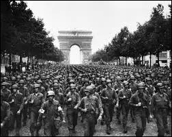 Quel pays change de camp en 1943 apr&egrave;s la chute de Mussolini ?