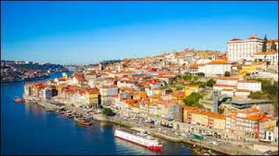 Que faut-il ajouter &agrave; "Po" pour obtenir le nom d'un pays d'Europe dont la capitale est Lisbonne ?