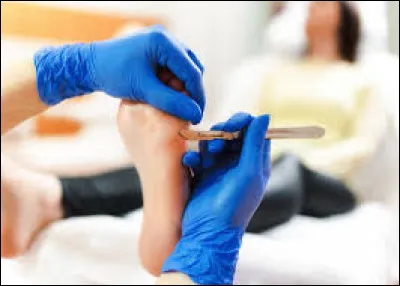 Que faut-il ajouter &agrave; "Po" pour obtenir le nom du praticien s'occupant des pieds ?
