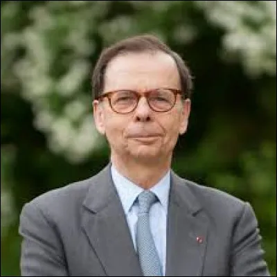 De quel groupe automobile Louis Schweitzer a-t-il &eacute;t&eacute; le pr&eacute;sident ?