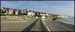 Cette station balnaire s'tire au creux d'une 'valleuse' (sorte de valle sche suspendue au'dessus du rivage). Des falaises de craie, des prairies et des plages.