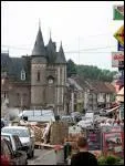 Entre la Somme et l'Ancre, entre falaises et tangs, la ville a grandi prs de son abbaye bndictine, dont les tours se reprent depuis les crtes des deux valles.