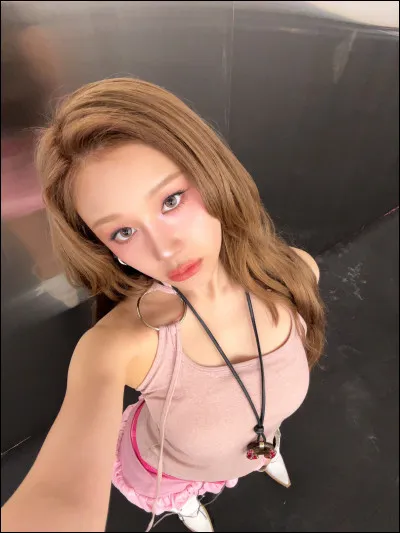 Dans la chanson "Sheesh", qui dit : "Mano, a manoI see you in slow-moYou know you're in troubleOoh-hoo-hoo-hoo" ?