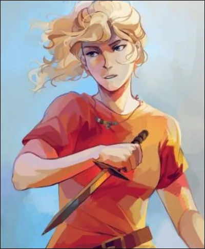 Quelle est son arme principale ? (Il y a un GROS indice dans l'image !)