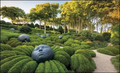 Balade aujourd'hui dans les Jardins d'&Eacute;tretat, un lieu remarquable o&ugrave; se m&ecirc;lent paysage, art contemporain et architecture. O&ugrave; suis-je ?