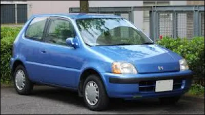 Cette petite voiture bleue est une ...