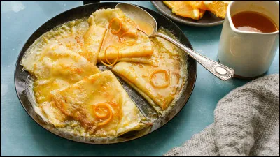 Voil&agrave; enfin les cr&ecirc;pes Suzette ! Avec quel alcool les parfume-t-on ?