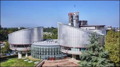 O&ugrave; se trouve la Cour europ&eacute;enne des droits de l'Homme depuis le 1er novembre 1998 ?