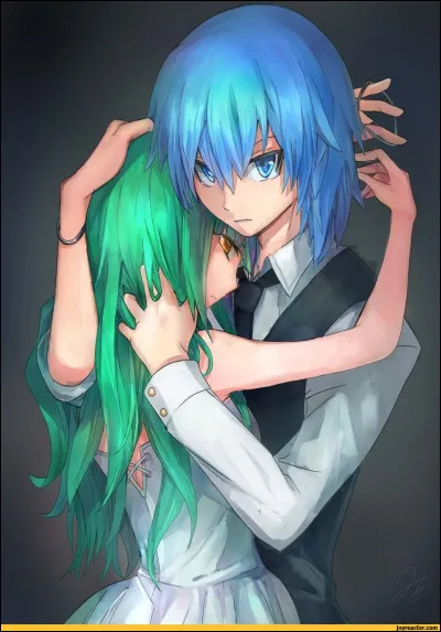 Nagisa embrasse Kayano pour...