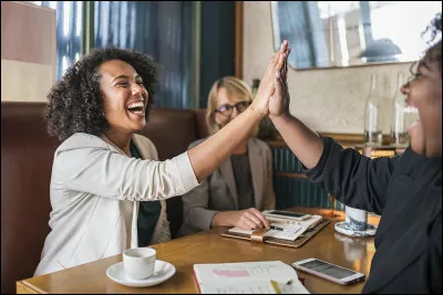 Comment r&eacute;agis-tu quand les gens te remarquent ou te f&eacute;licitent ?